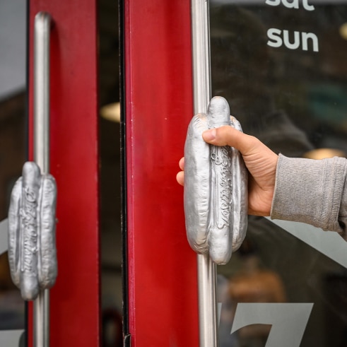 dietzWatston__delishop--exterior-doorHandle-Hand